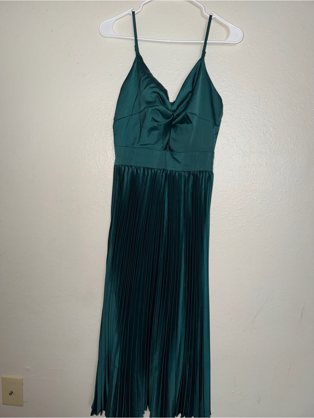Emerald Green Pleated Spaghetti Strap Dress